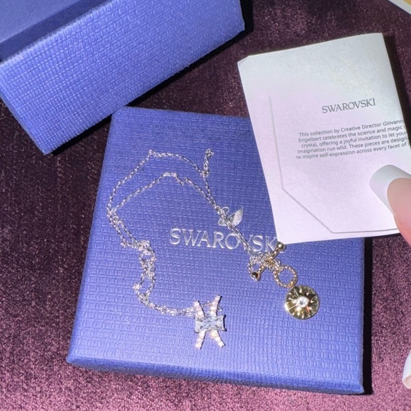 🎁PERFECT GIFT IDEA  🎁 SWAROVSKI Pisces Zodiac II necklace with emerald crystal. - Picture 9 of 15